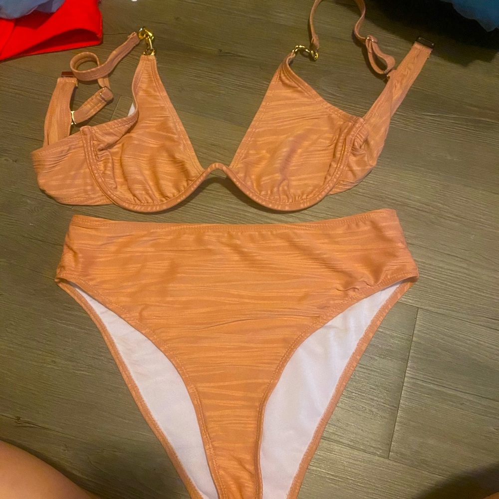 Bathing suits - Picture 2 of 4